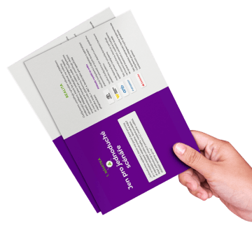 E-Book 9 mýtů o low-code – brožura v ruce se seznamem témat, loga známých značek na obálce.